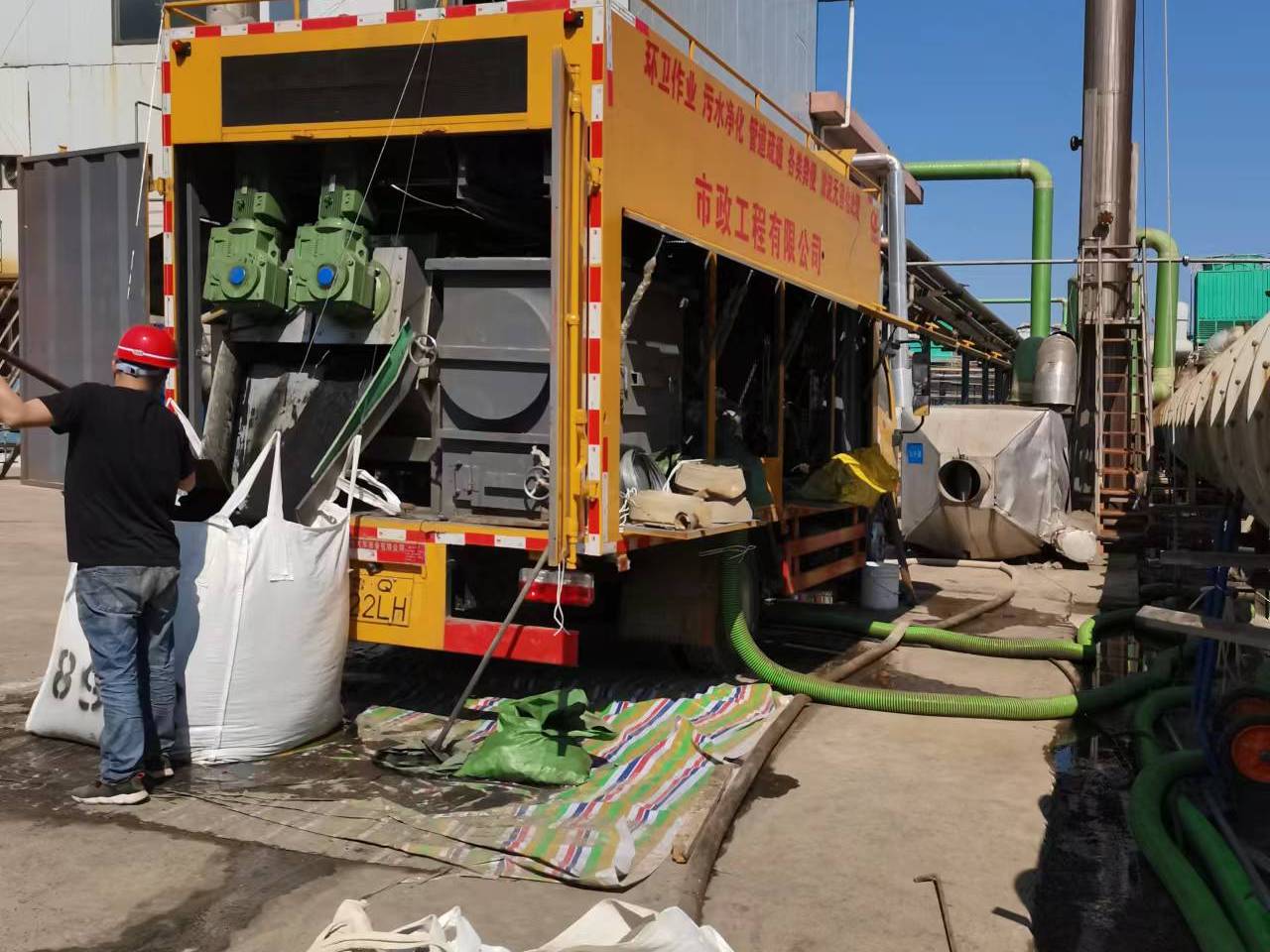 广东淤泥压干处理